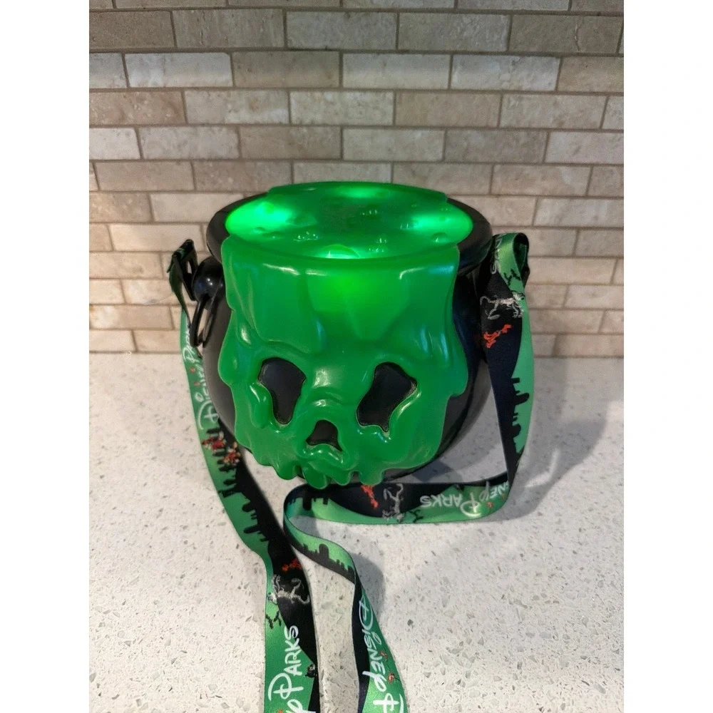2018 Disney Parks Poison Apple Cauldron Halloween Popcorn Bucket with‎ Lights